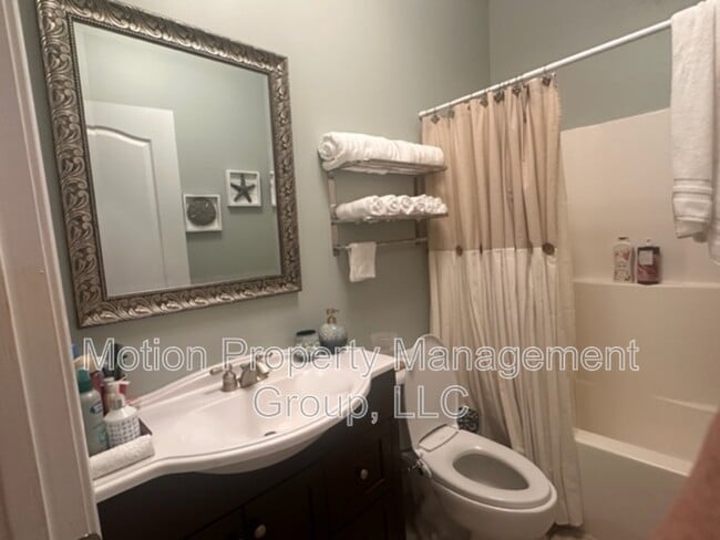 Building Photo - 682 E Mourning Dove Ct