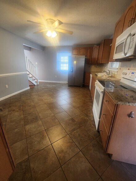 Building Photo - 139 Pike St