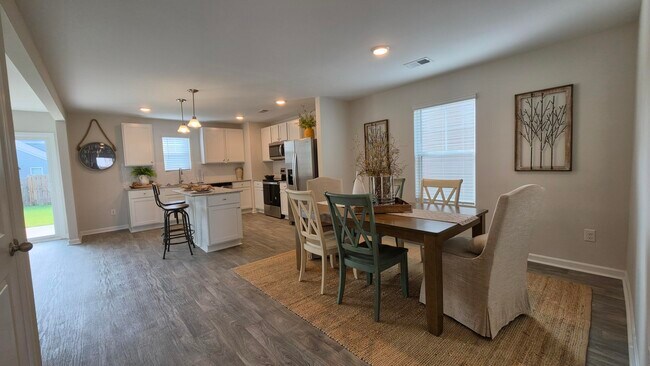 Building Photo - 1773 Camazay Dr