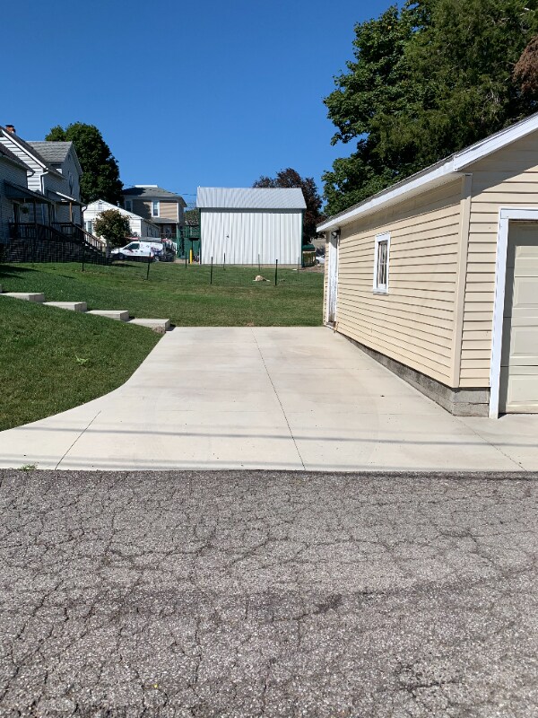 Building Photo - 1 W Church St