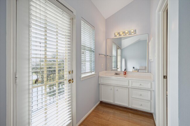 Building Photo - 1522 Castle Ct