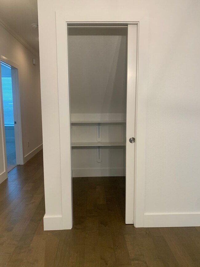 Building Photo - Available For Immediate 6 Month Or Shorter Lease