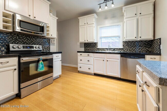 Building Photo - 505 Oxford Pl