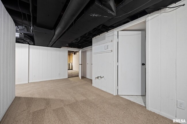 Building Photo - 205 W Glen Ave