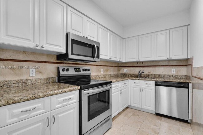 Building Photo - 800 Claughton Island Dr