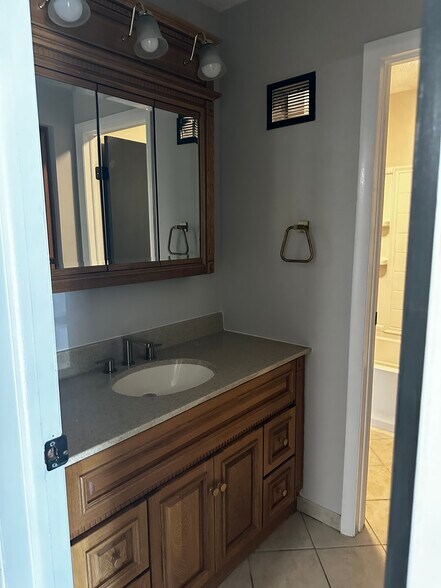 Upstairs bathroom - 4B Kimberly Ct