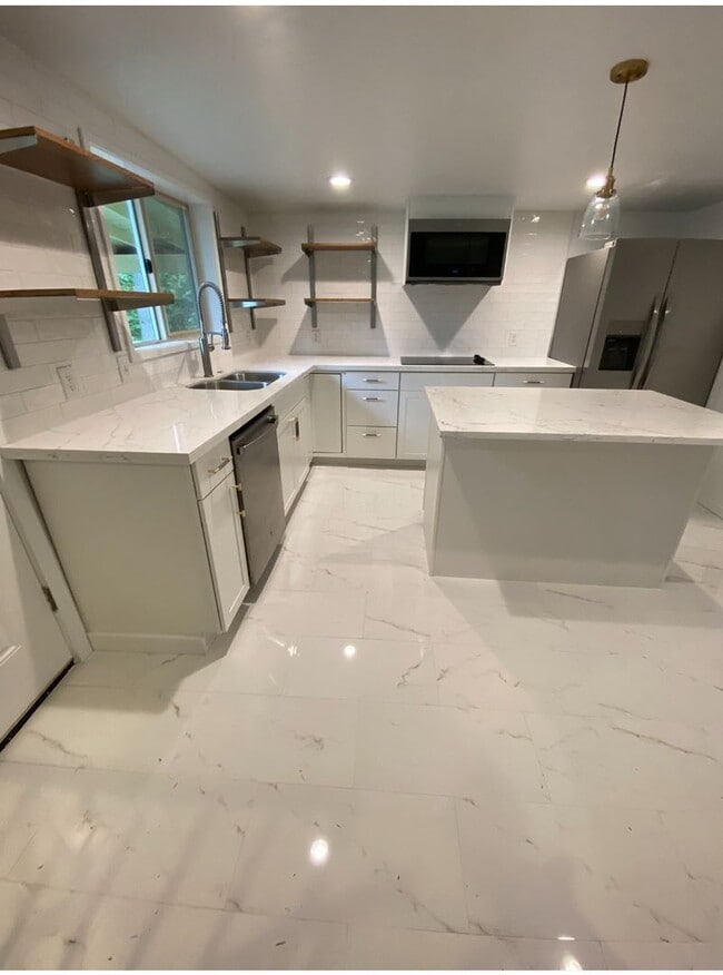 Building Photo - Newly Renovated 3 Bedroom in Renton Highlands