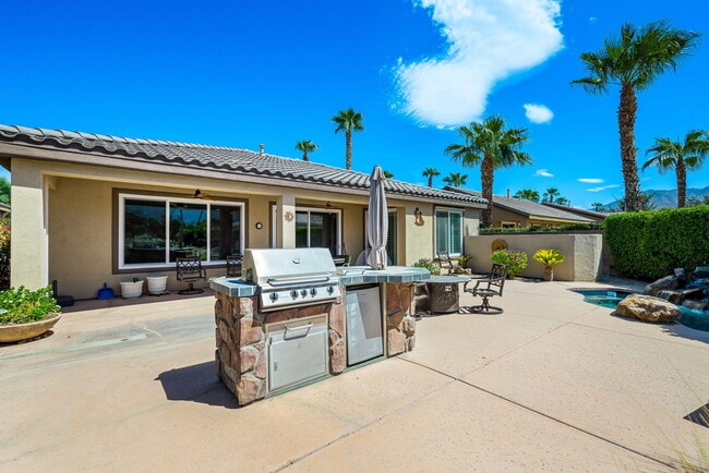Building Photo - 60661 Juniper Ln