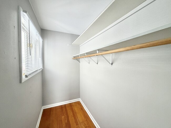 Building Photo - 2431 Blarney Stone Dr