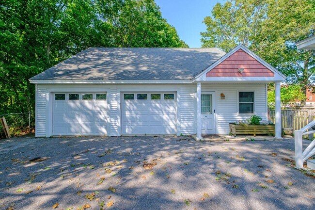 Building Photo - 22 Cedar St