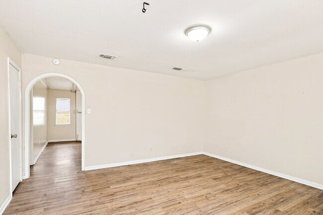Building Photo - 2312 Hunt Dr