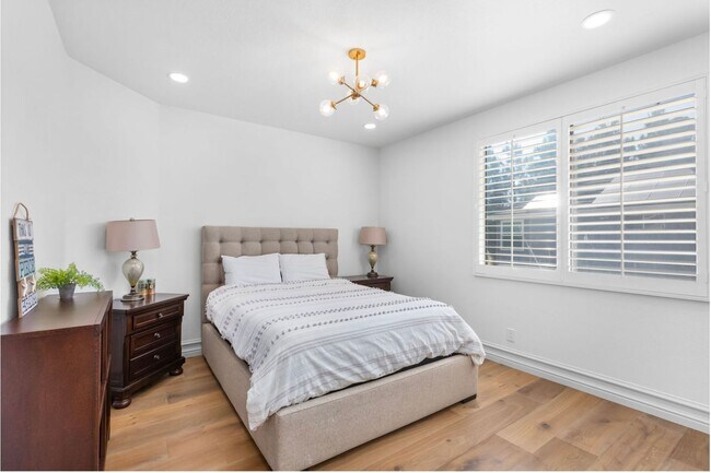 Building Photo - Exquisite Designer 4 Bedroom Home for Rent