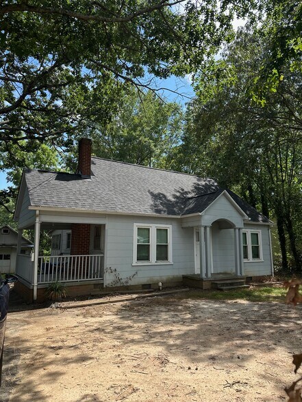 Building Photo - 1909 2nd Ave SW