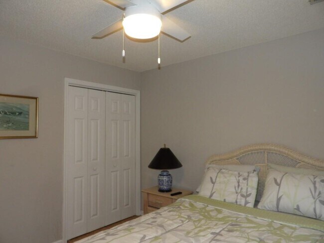 Building Photo - 4622 Greenbriar Dr