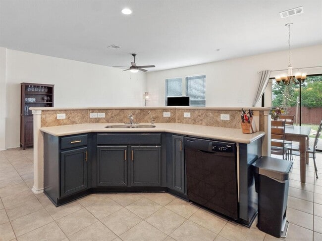 Building Photo - 705 Autumn Sage Way
