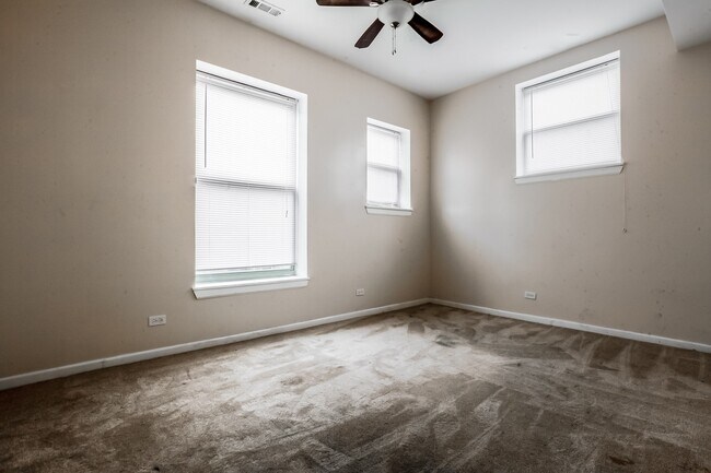 Building Photo - Spacious 4 Bedroom for Rent!
