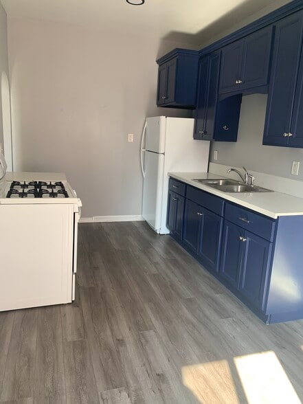 Building Photo - 2322 1/2 E 2nd St