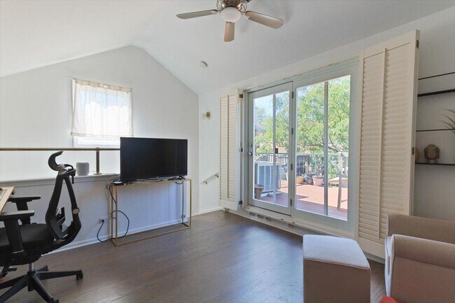Building Photo - 2 bedroom in Chicago IL 60614