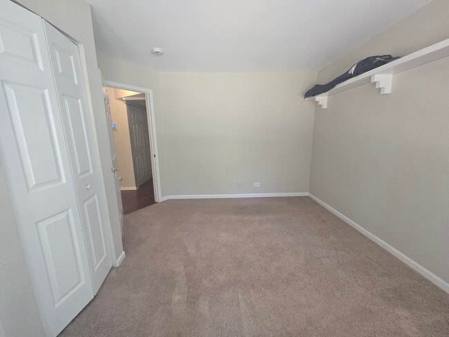 Building Photo - 250 W Whispering Oaks Ln