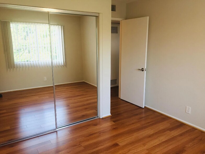 Building Photo - 636 E Verdugo Ave