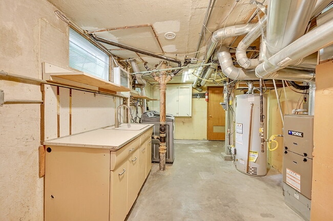 Building Photo - $2,695 - 3 Bed, 1 Bath Updated Home in Den...