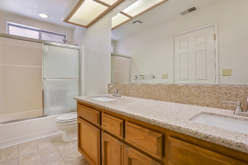 Building Photo - 222 Tiffany Cir