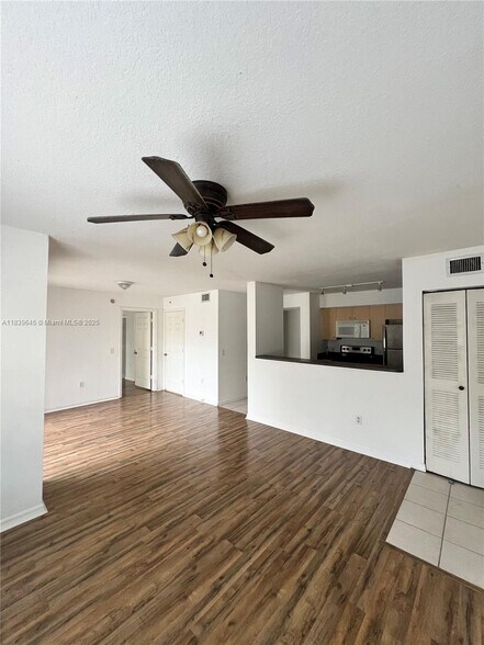 Building Photo - 4171 San Marino Blvd