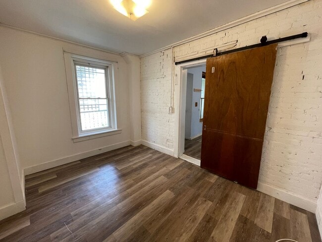 Building Photo - 132 E Quincy St