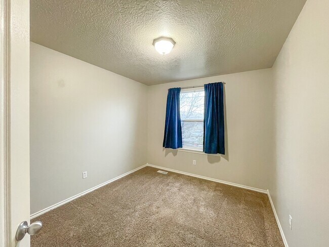 Building Photo - 4110 E Hayseed Ct