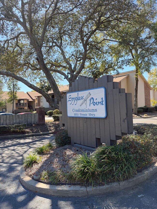 Building Photo - 2201 Scenic Hwy