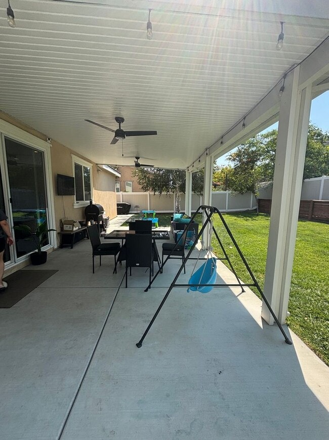 Building Photo - Beautiful 4- Bedroom Home