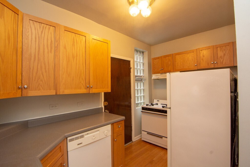 Building Photo - 4220 N Paulina St