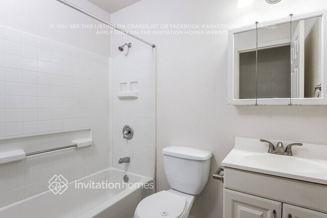 Building Photo - 413 Royal Oaks Dr