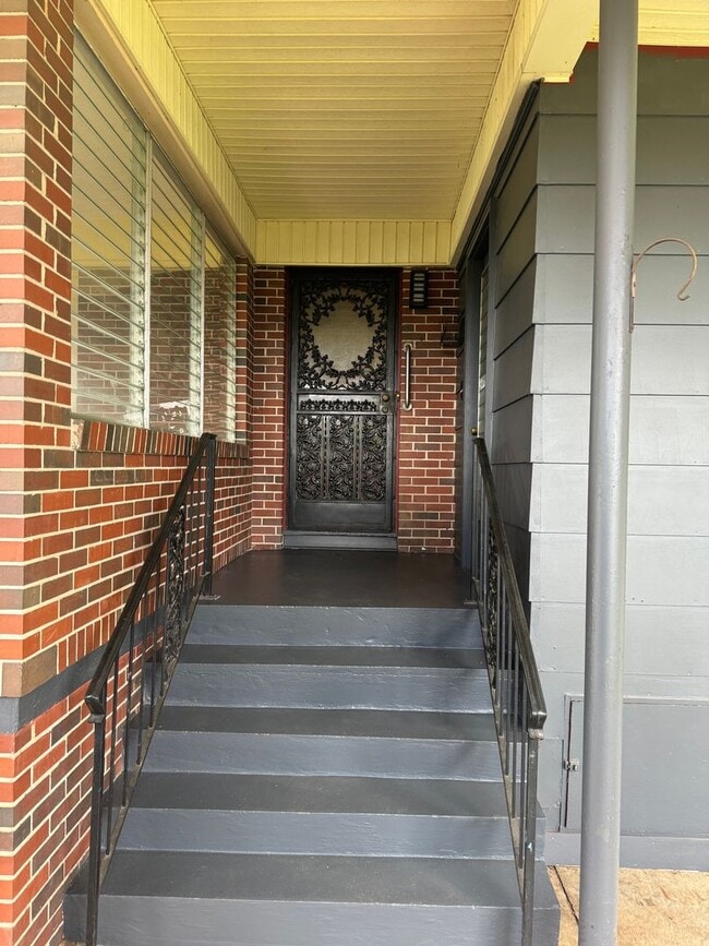 Building Photo - Spacious Home In Oxford