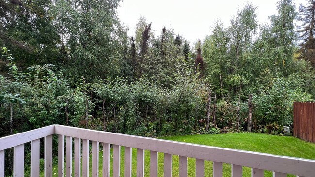 Building Photo - (3) Bedroom, (2) Bathroom Townhouse in Ind...
