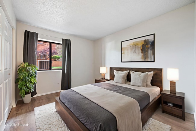 Building Photo - Updated 1 Bed Condo | Reserved Parking, Covered Patio & Fireplace