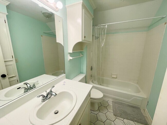 Building Photo - 503 Brookstone Dr