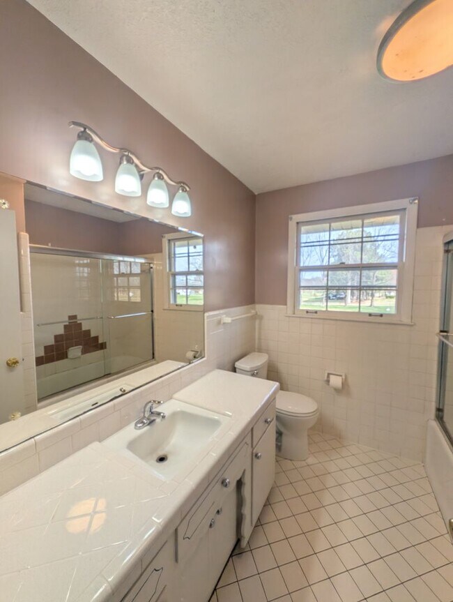 Building Photo - Available Now!!! Charming 3-Bedroom Brick Ranch Close to Nashville!