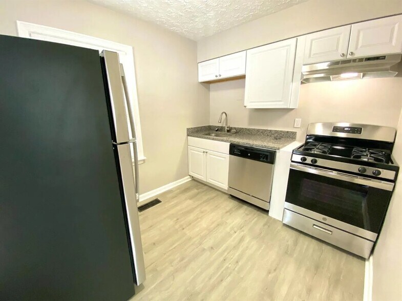 Building Photo - 2832 Sterrett Ave