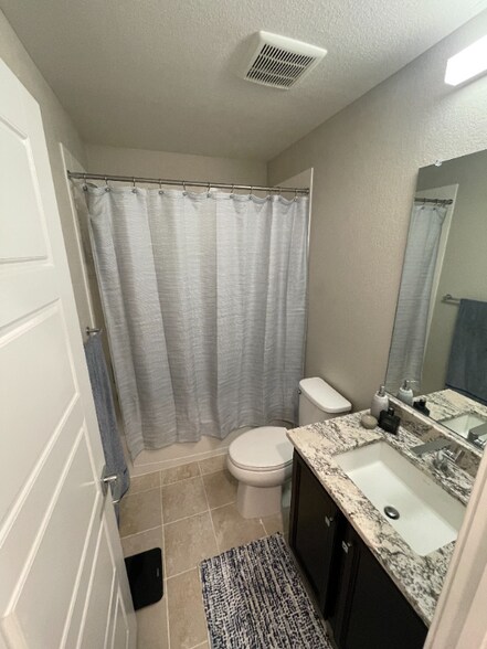 Building Photo - 2010 S Holly St