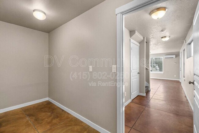 Building Photo - 728 NW Newport Ave