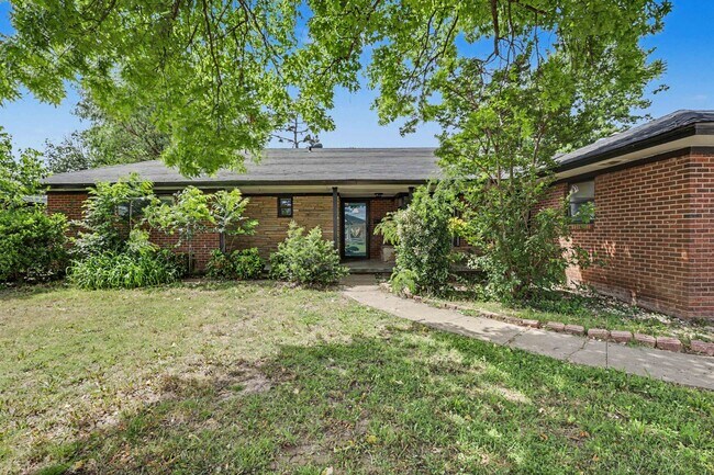 Building Photo - 2236 SW 59th Pl