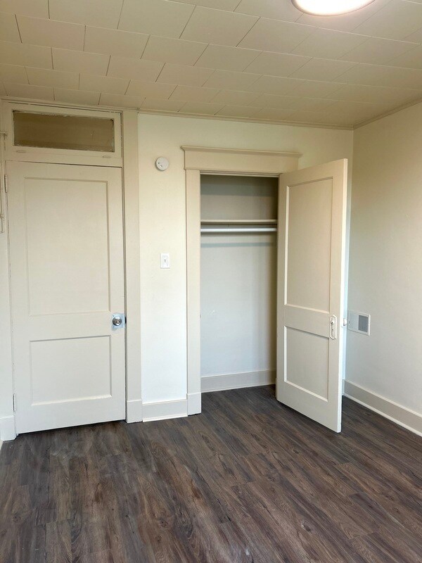 Building Photo - 2750 Broadway Ave