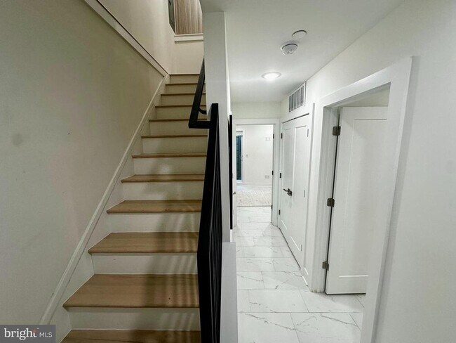 Building Photo - 2008 S College Ave