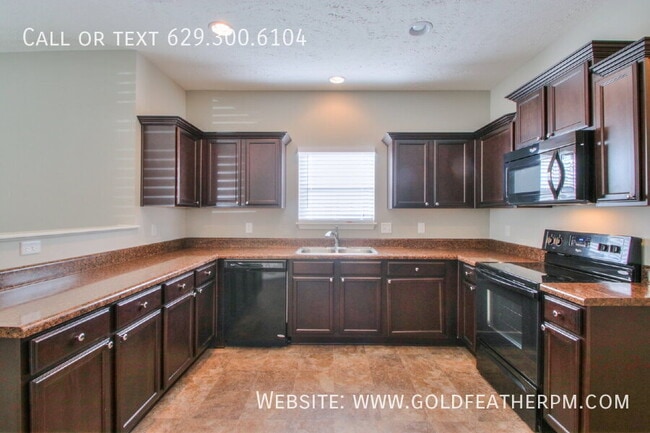 Building Photo - 3365 Tourmaline Dr