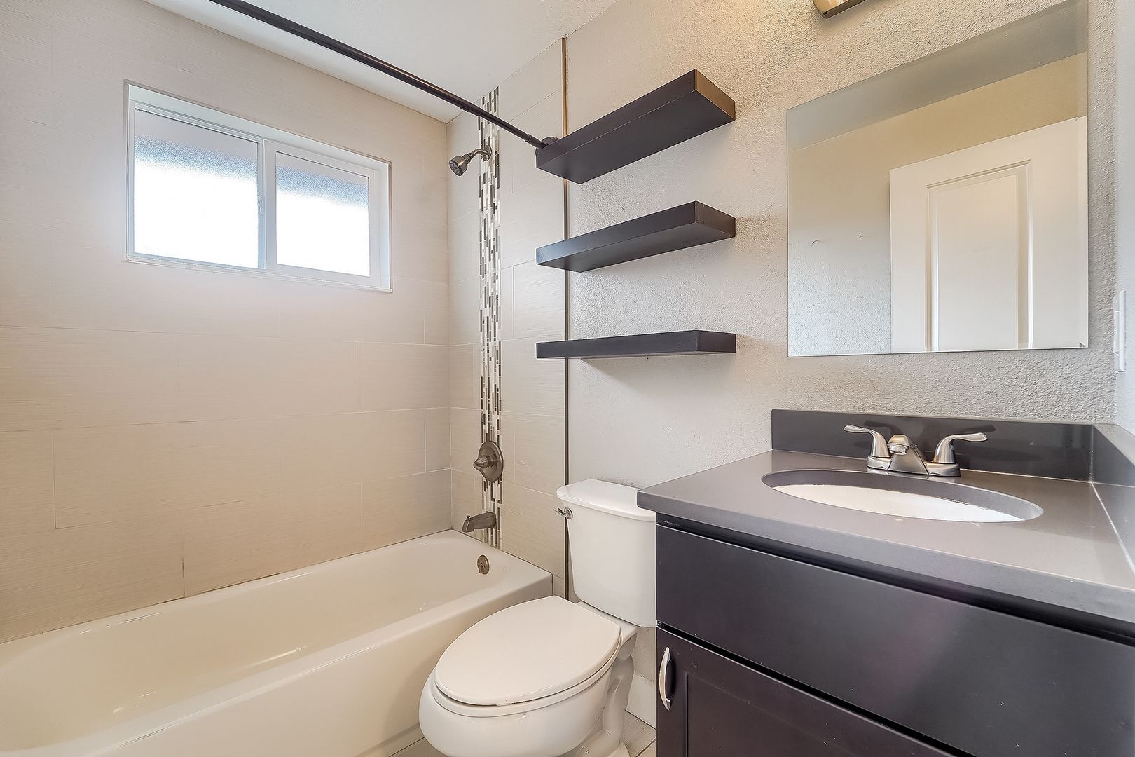 Building Photo - 4415 W Tennessee Ave