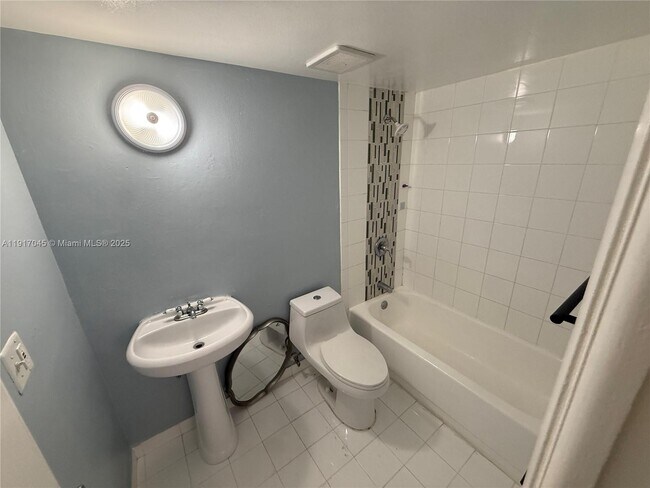 Building Photo - 19761 SW 114th Ave