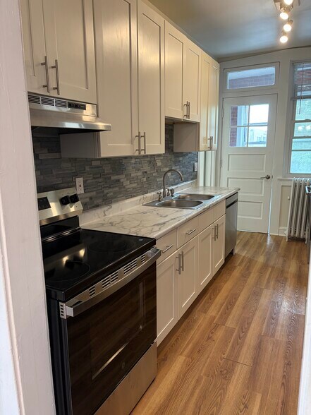 Kitchen - 116 Keeney St