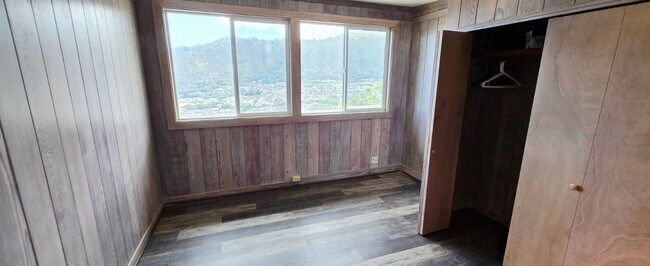 Building Photo - Large 3-Bedroom & 2-Bath Home