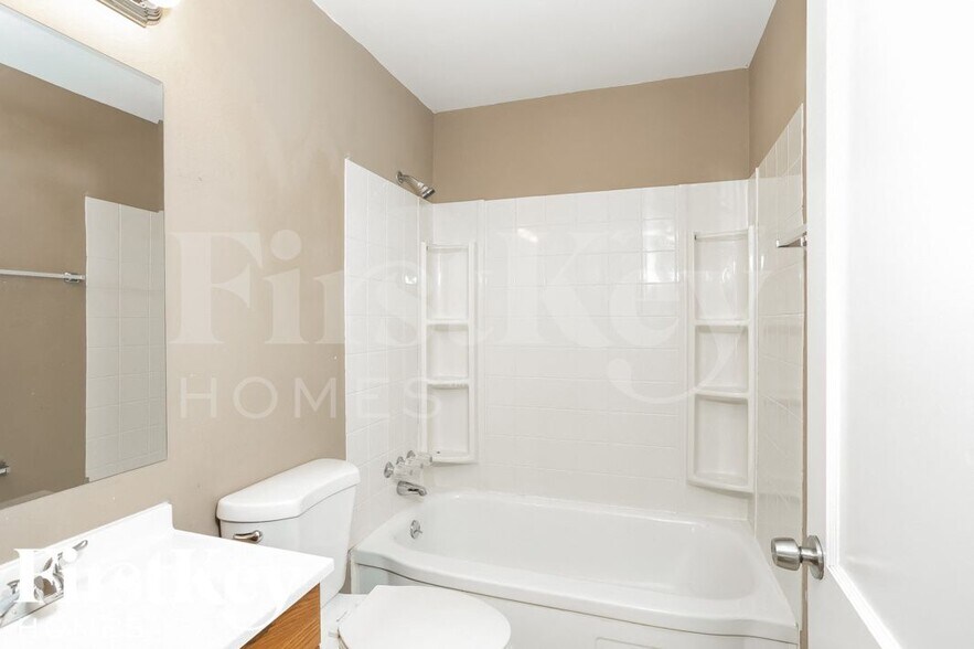 Building Photo - 1290 Washington St